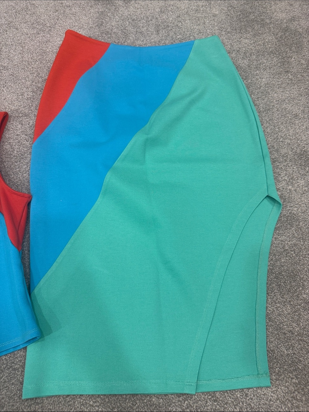 STAUD Colorblock matching Set in Teal, Turquoise & Red - Picture 3 of 7